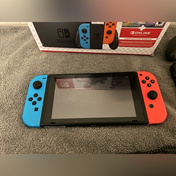 Nintendo Switch Console with Neon Blue & Neon Red Joy-Con w/box